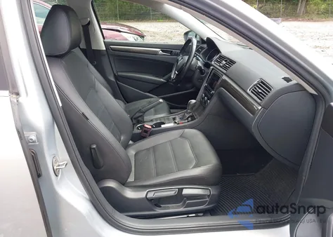 2018 Volkswagen Passat 2.0T Se z USA, uszkodzony, nr VIN 1VWBA7A37JC044940